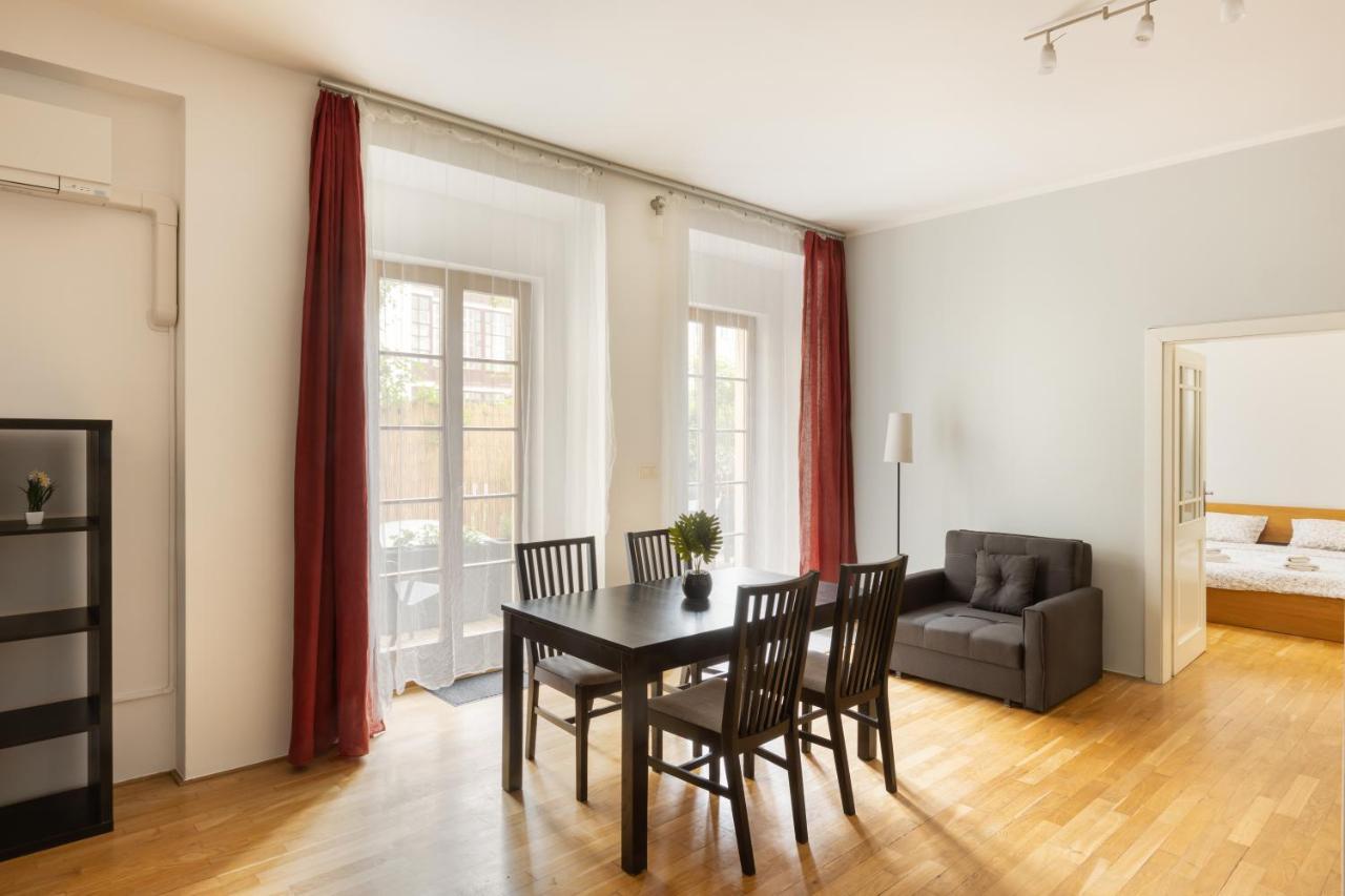 City Centre Garden Apartment With Parking Prága Kültér fotó
