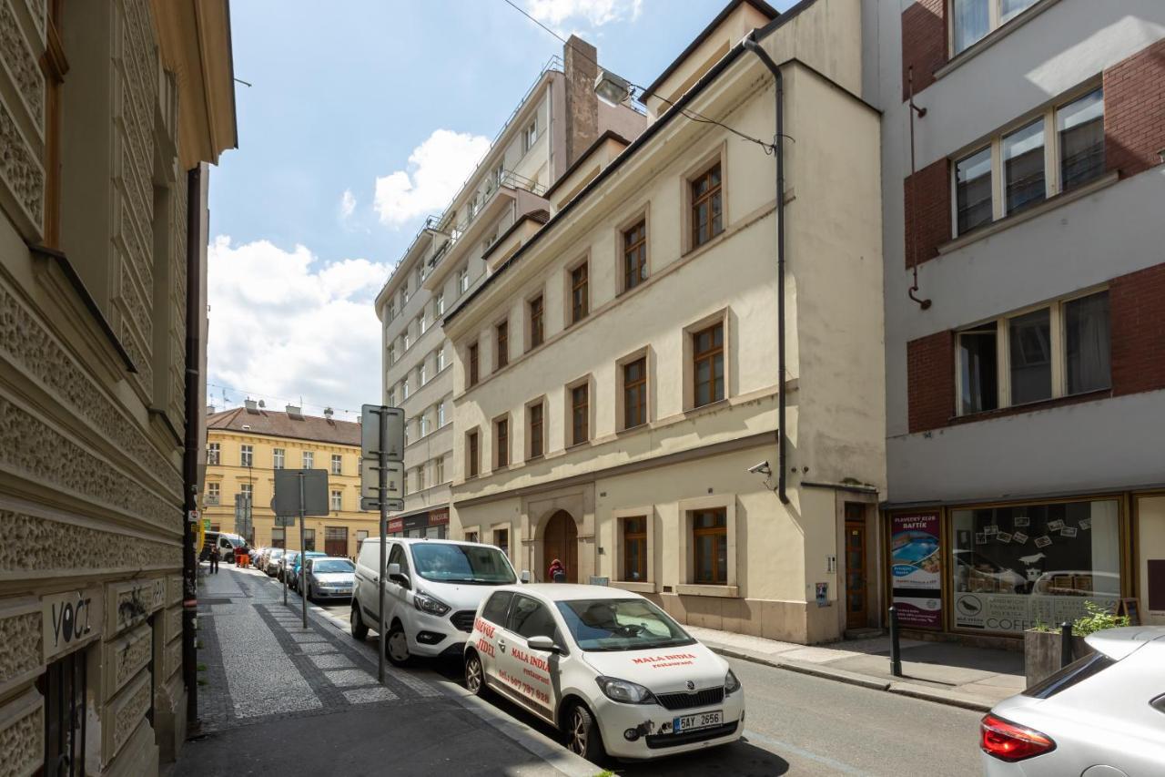 City Centre Garden Apartment With Parking Prága Kültér fotó