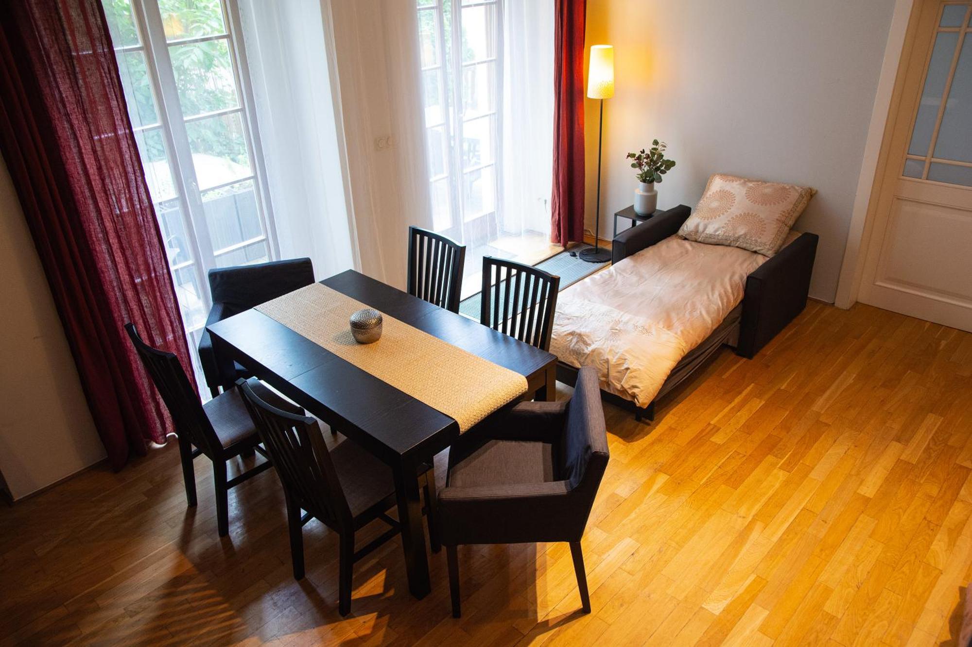 City Centre Garden Apartment With Parking Prága Kültér fotó